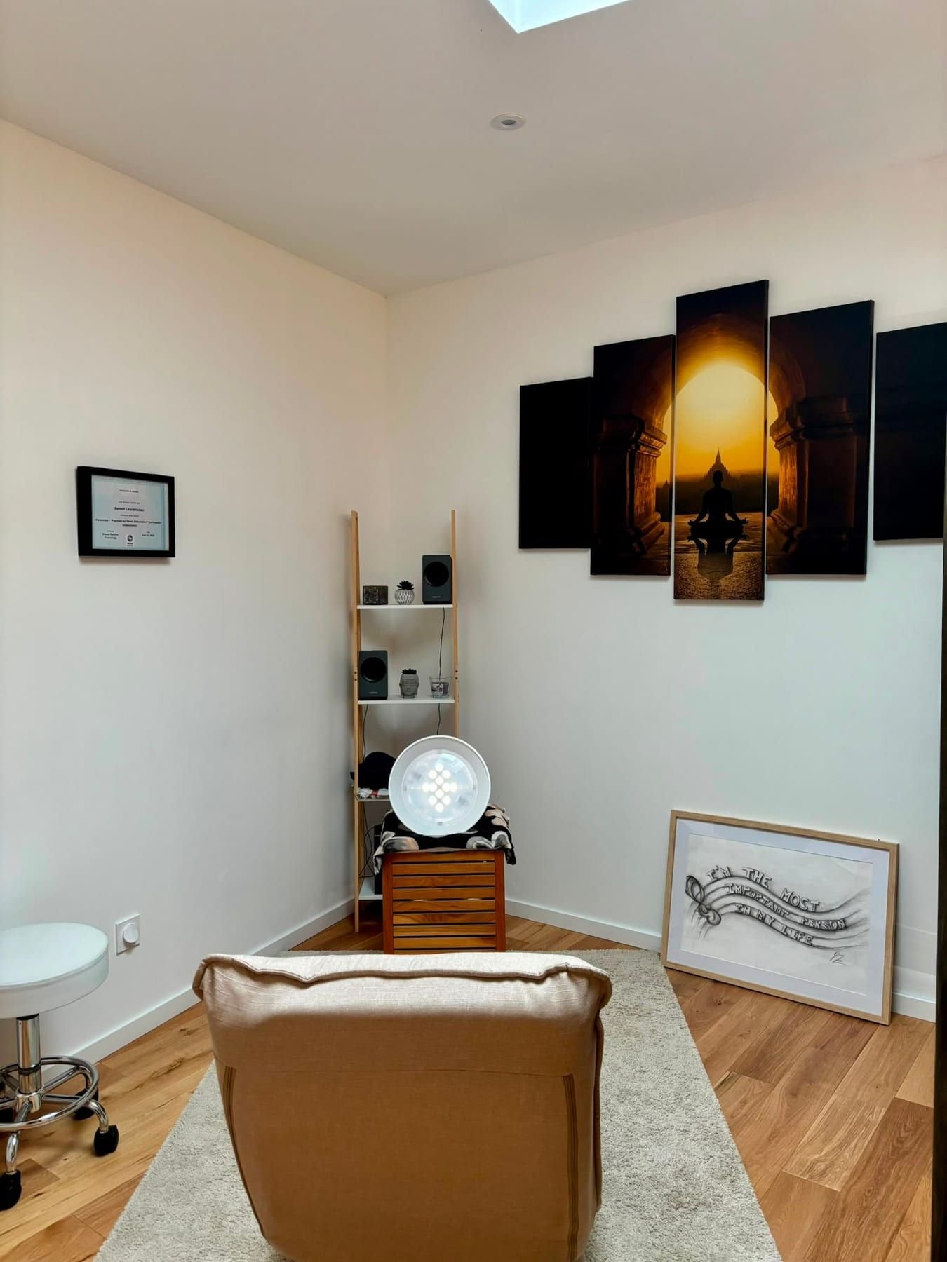 Espace dédié à la photostimulation dans le cabinet de Benoît Laurenceau